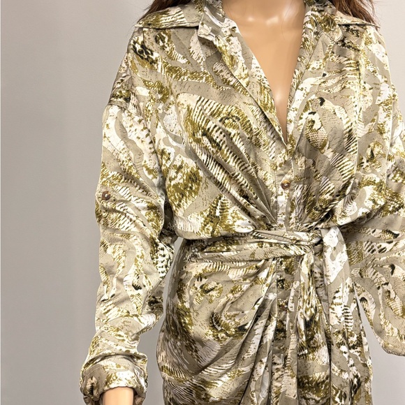 Patterned Wrap Dress - Picture 4 of 4